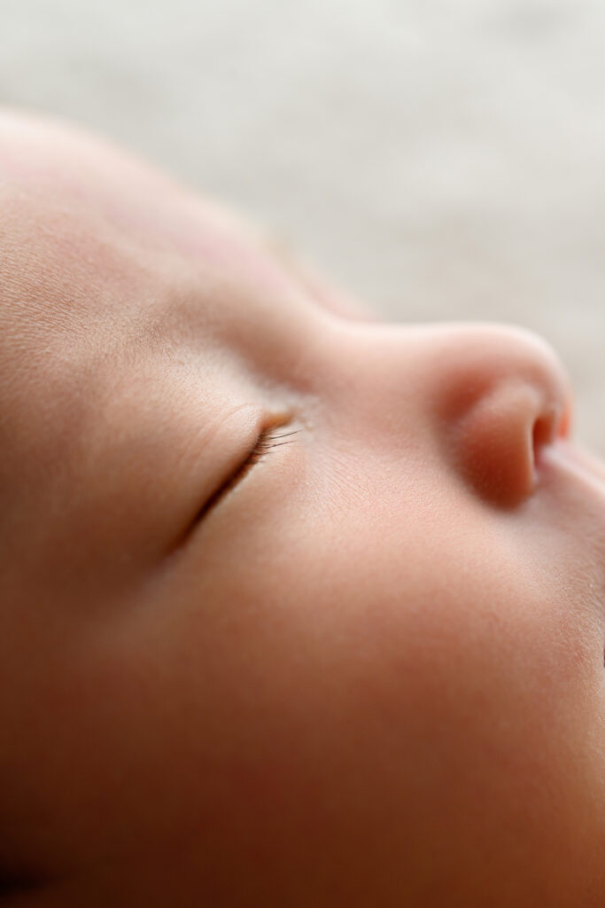 closeup-of-newborn-baby-eyelashes-sarah-vassallo-photographer