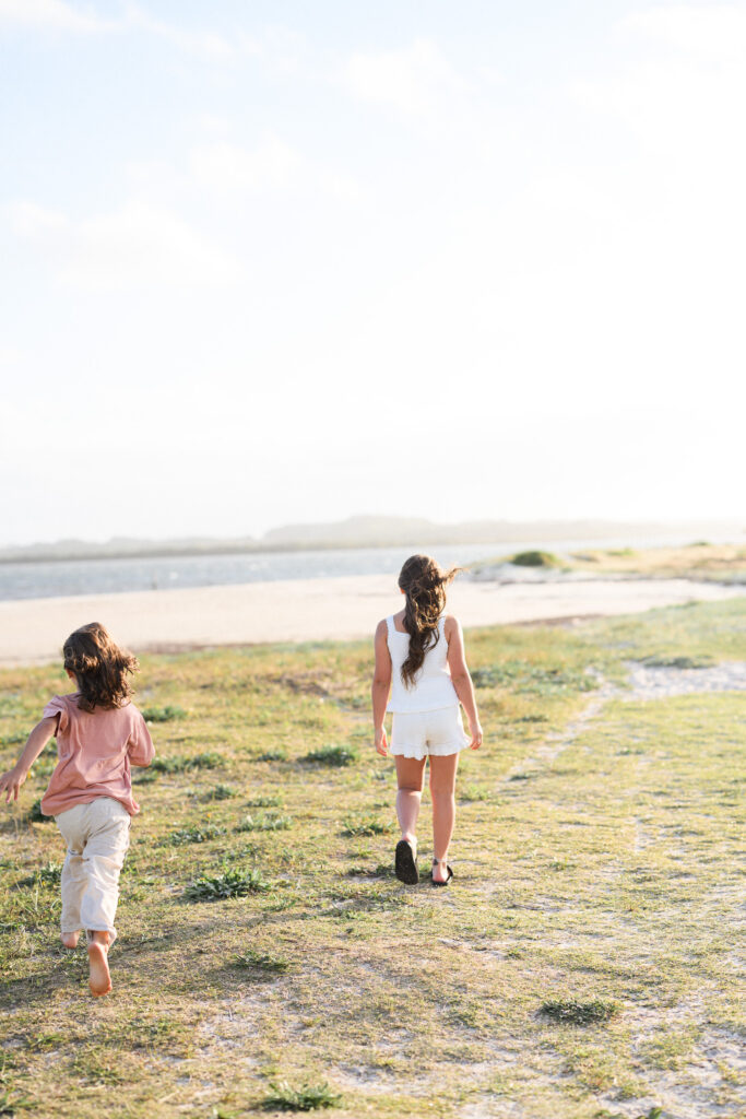 Sutherland Shire family photoshoot – children playing on Cronulla beach
